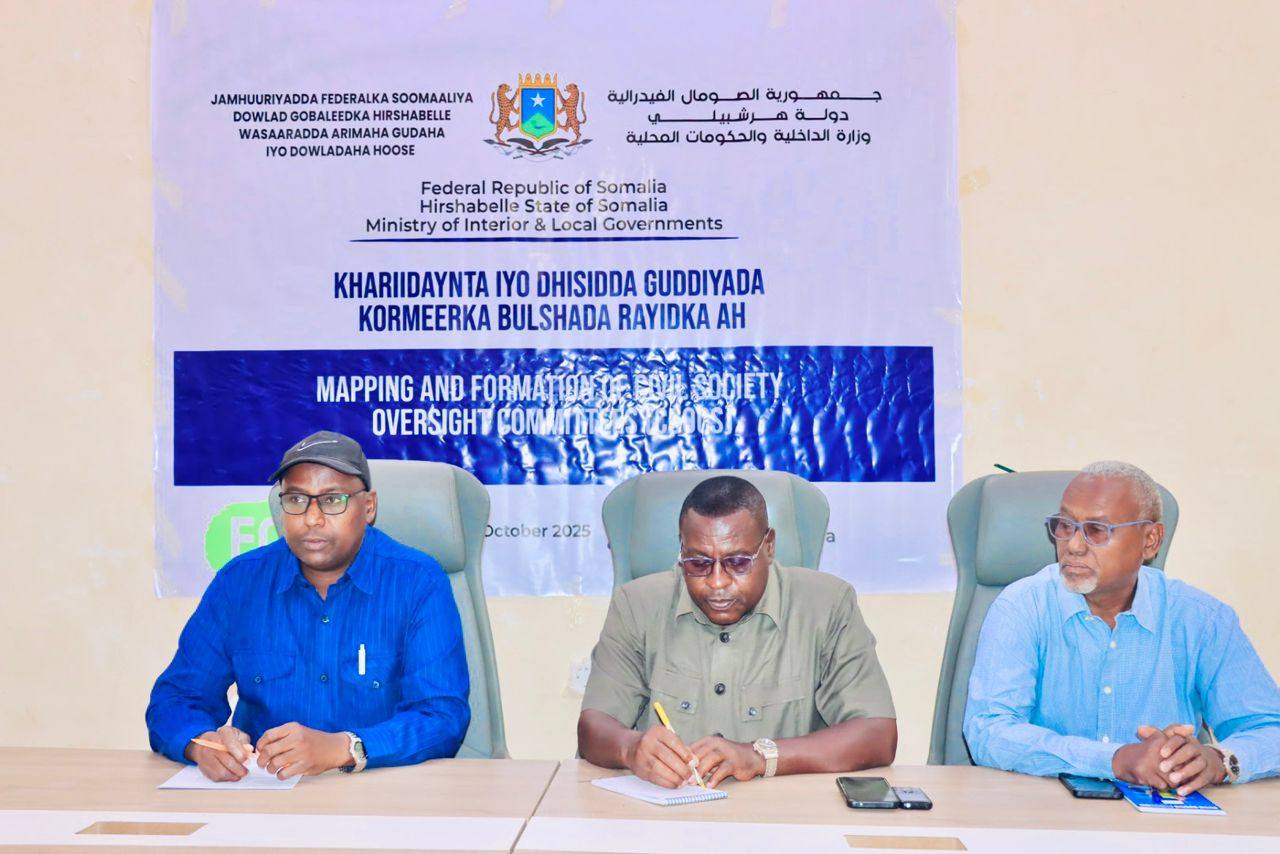 Wasaaradda Arrimaha Gudaha iyo Dowladaha Hoose Hirshabelle ayaa maanta ku qabatay Magaalada Jowhar, Caasimadda Dowladda Hirshabelle tababar la xiriira Khariidadeynta iyo Samaynta Guddiyada Kormeerka Bulshada Rayidka ee degmada Jowhar