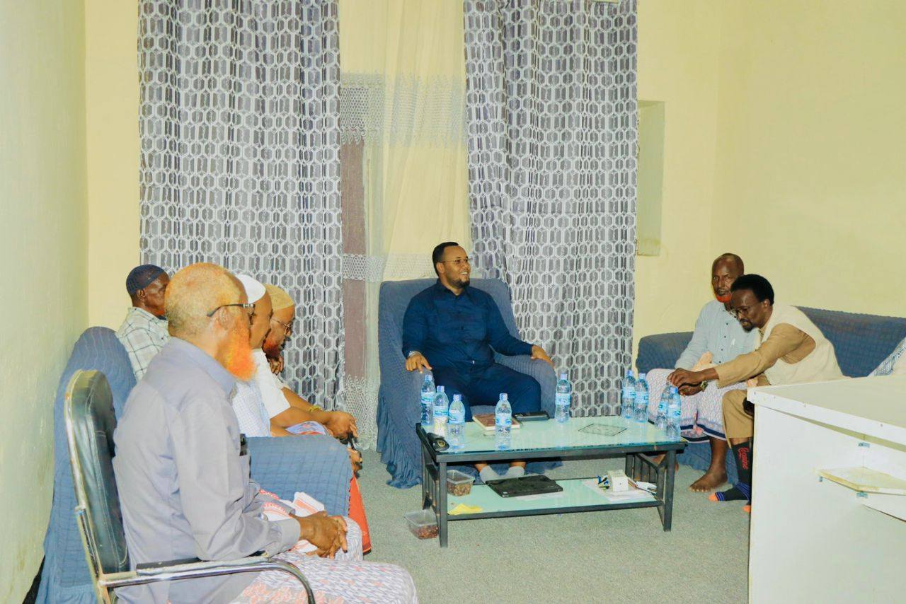 Wasiir Ku-xigeenka Wasaaradda Arrimaha Gudaha iyo Dowladaha Hoose Dowladda Hirshabelle, Mudane Liibaan Cabdirahmaan Ali, ayaa maanta kulan muhiim ah la qaatay odoyaasha dhaqanka Degmada Buuloburte.